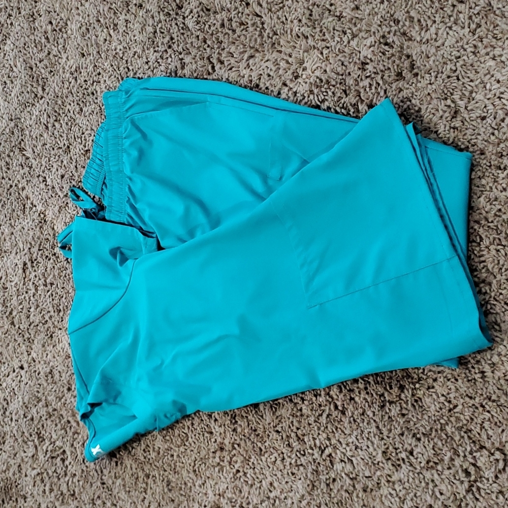 4 Flex TEAL scrub set